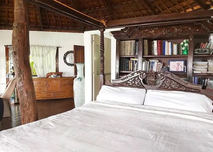 1-Bed And Living Room Set Treehouse Living Homestay