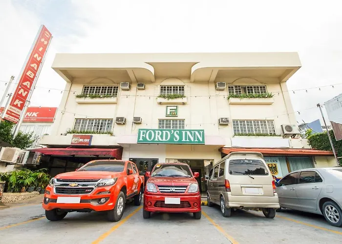 Vaccinated Staff - Oyo 465 Ford'S Inn