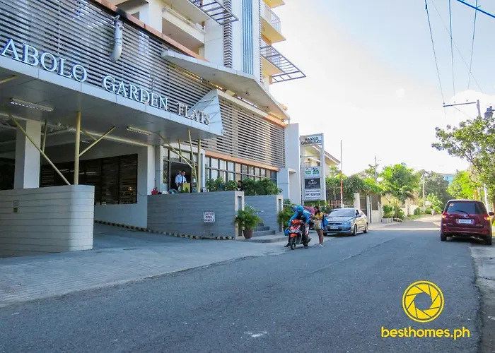 Mabolo Garden Flats Poolside Unit