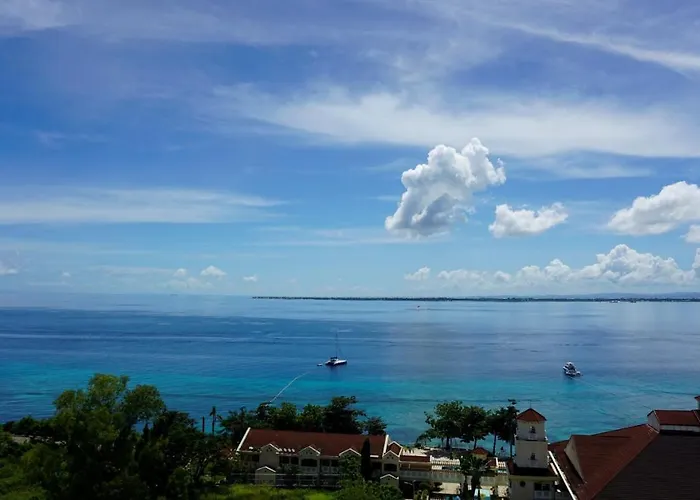 La Mirada Deluxe Suites With Oceanview
