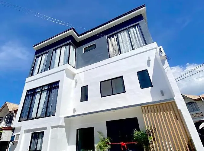 New Modern Home Near Airport, Beach And Fast Wi-Fi