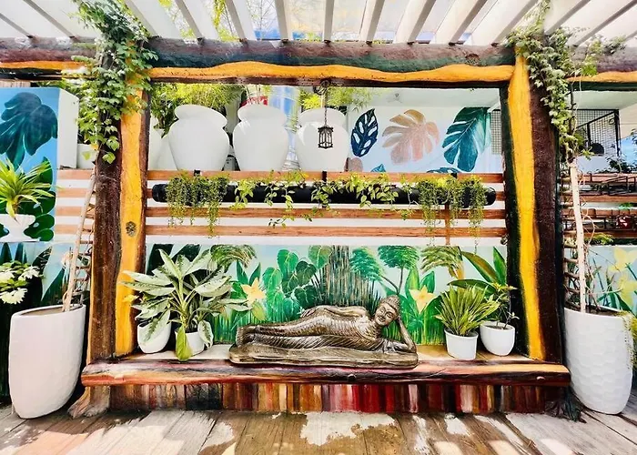 Delia'S Guest House