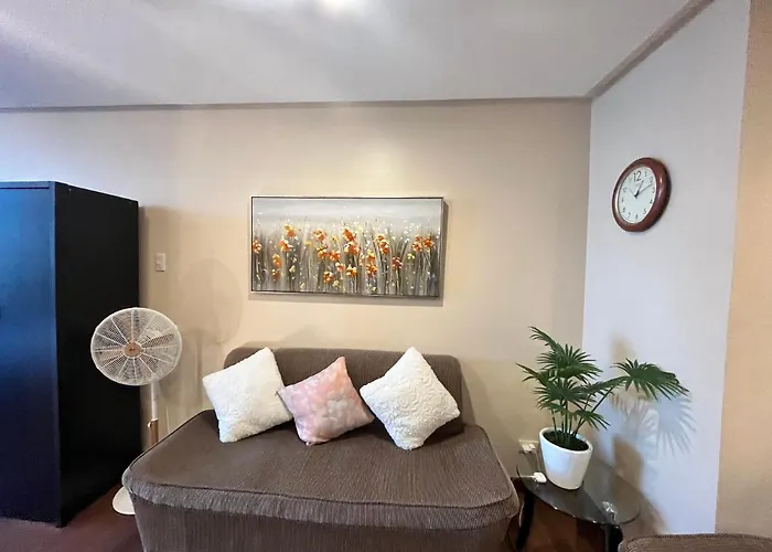 Appleone Ayala Condo With Balcony