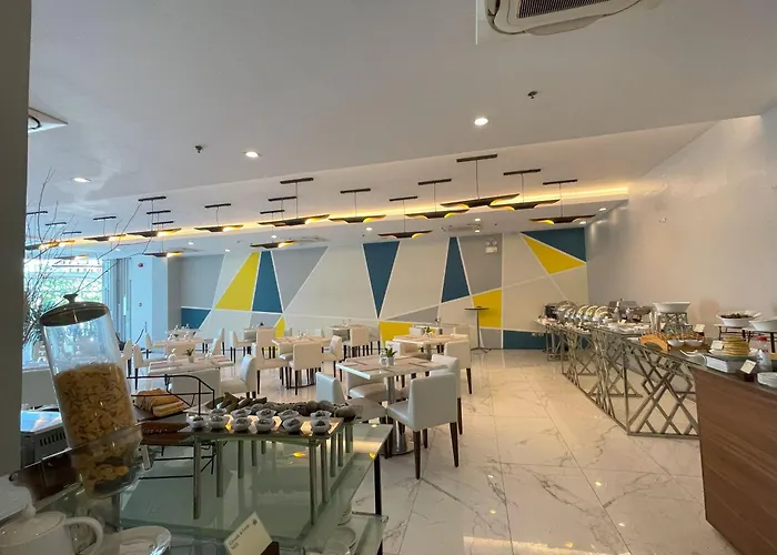 Golden Peak Hotel & Suites