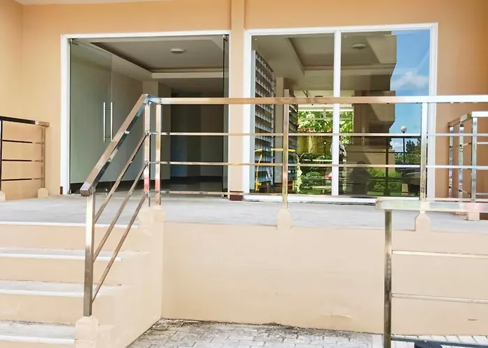 Private Studio Unit With Balcony Near The Beaches