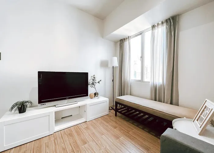 One Bedroom With Pool At Avida Tower 1 Ayala It Park