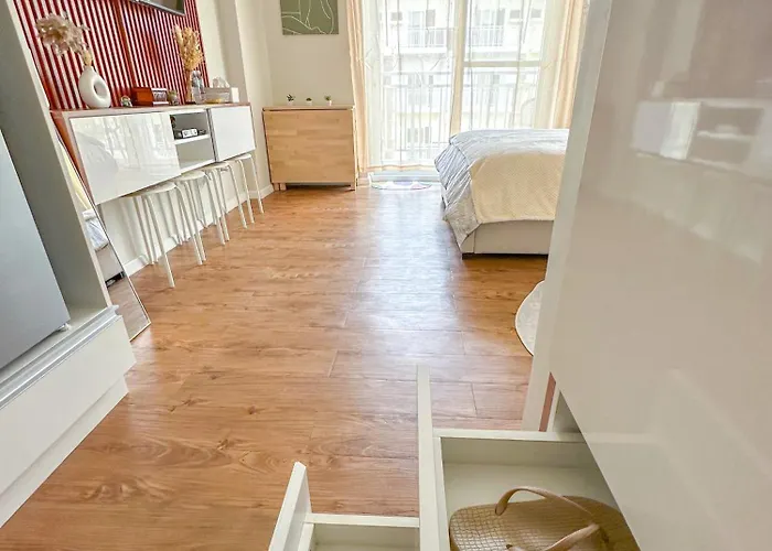 Quiet Studio 5 Mins From Airport With Fast Wifi, Netflix, Gym, Pool