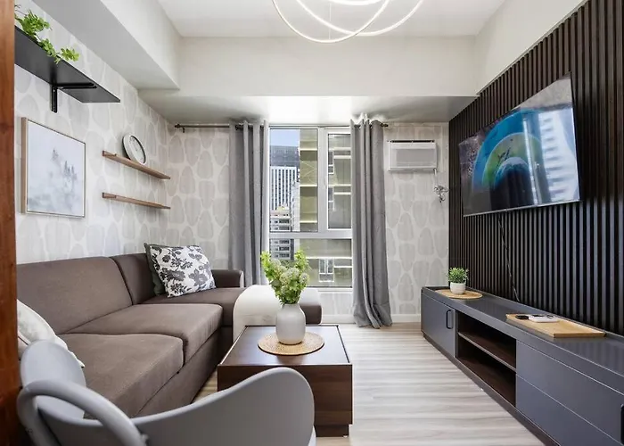 Furnished 1-Bedroom In Avida Towers Riala, Cebu It Park With Fast Wifi, Netflix, Pool And More