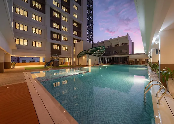 Luxe Condo Near It Park & Waterfront - Free Use Of Pool, Gym And Sauna
