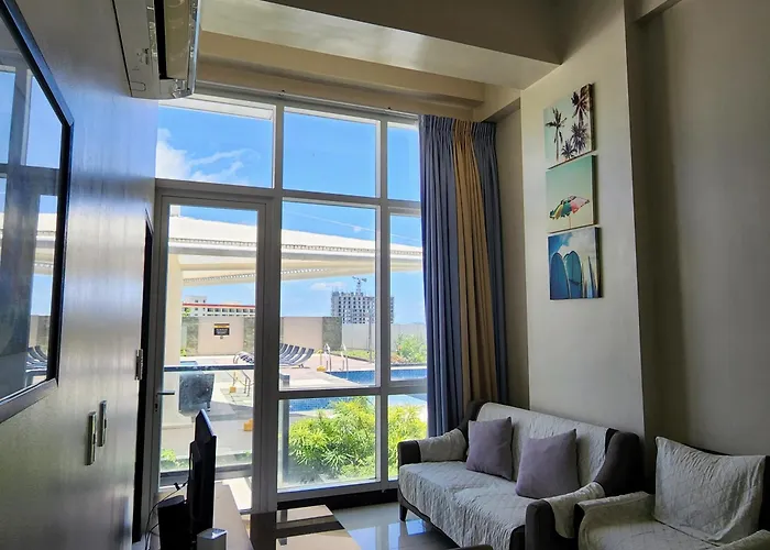 High Ceiling Home By The Pool With Wi-Fi And Netflix