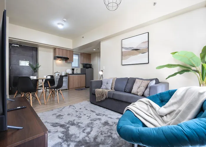 Furnished 1-Bedroom In Avida Towers Riala, Cebu It Park With Fast Wifi, Netflix, Pool And More