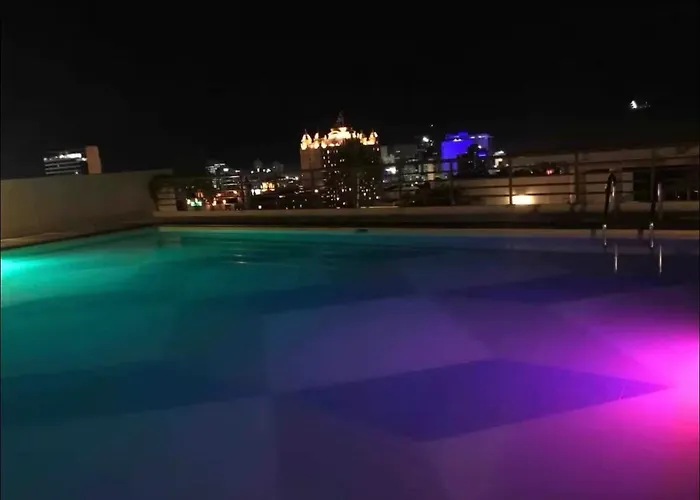 Cozy Studio Type Condo Near It Park With Pool, Netflix & Wifi