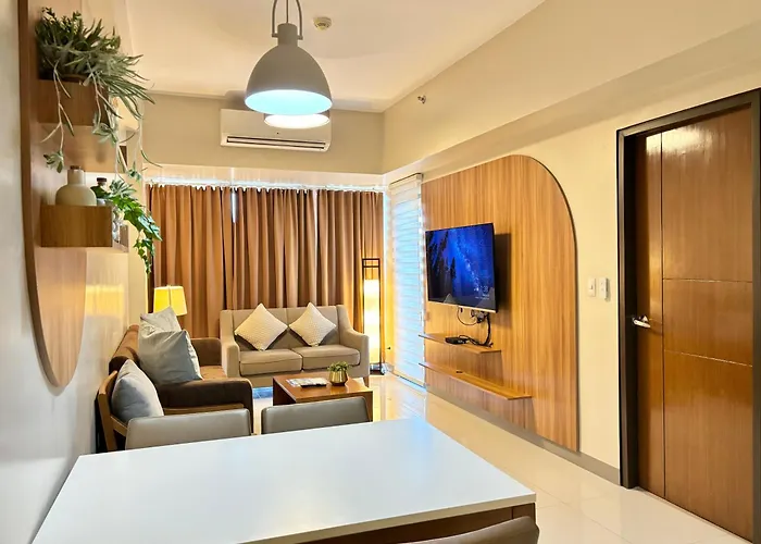 Modern 1 Bedroom Condo Unit With Pool View