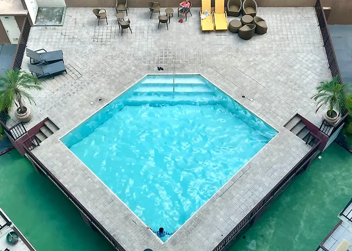 City Center 1-Bedroom With Balcony And Washer
