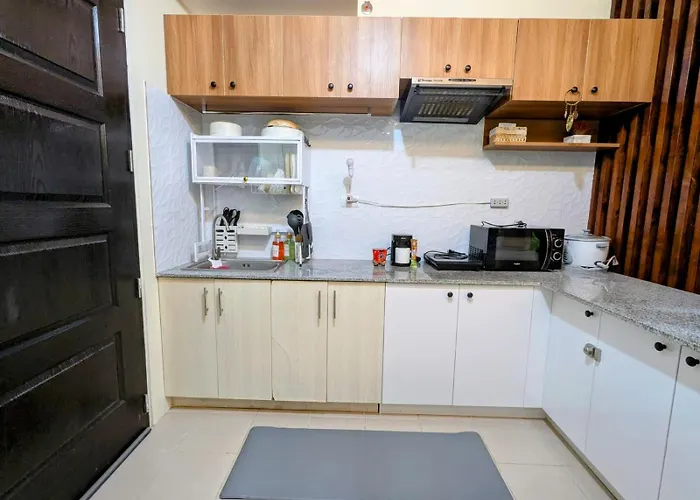 King Bed, Big Kitchen, Fast Wifi, Near Airport