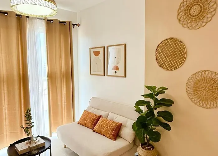 One-Bedroom And Studio Apartment Near Sm City , It Park And Ayala Mall - No Parking At Bamboo Bay Community