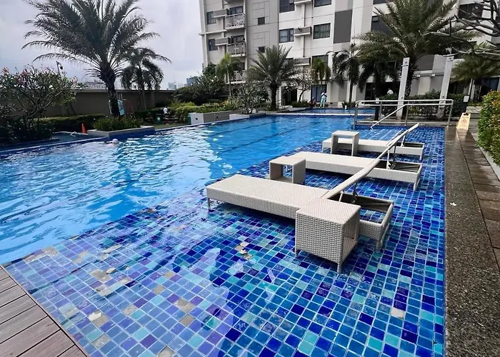 Luxurious Condo With City View In Horizons 101
