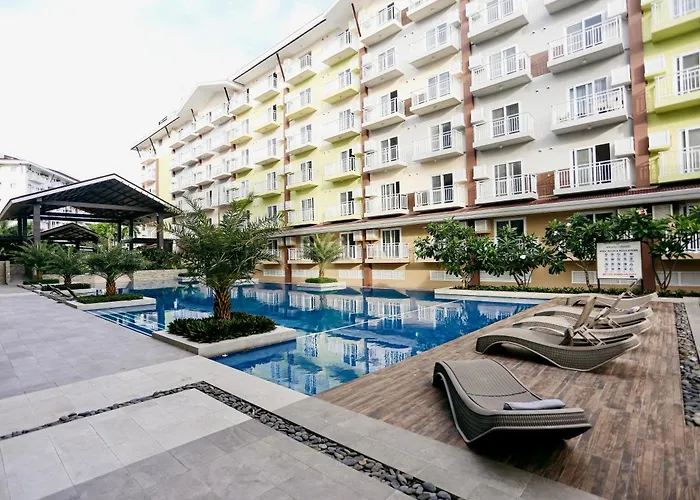 Near Mactan Airport Layover Pad Pool Gym, Self Check-In Free Fast Wifi Netflix Kitchen