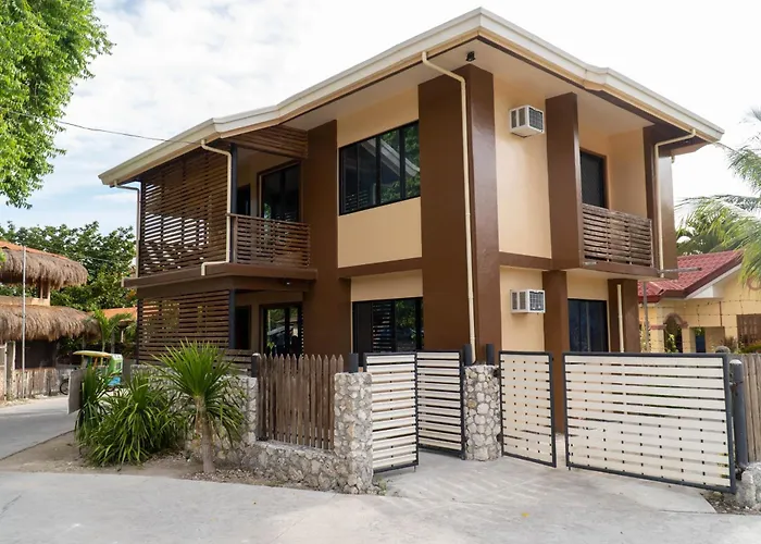 Visitours Nook Moalboal Guest House