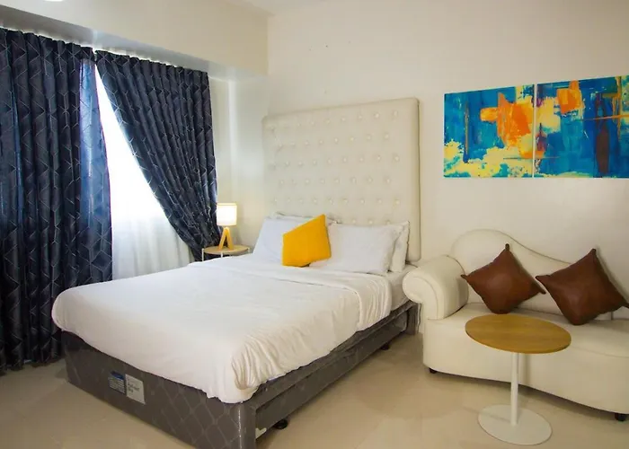 Casa - Chic Pool View Studio Near Ayala Mall