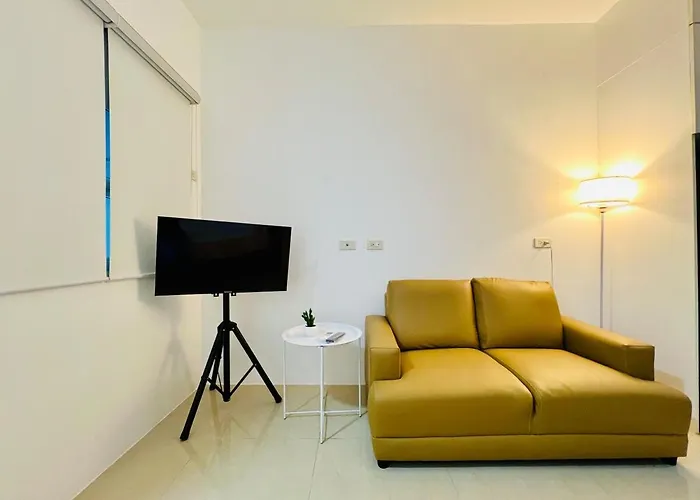 Cozy Apt Walk To It Park - Fast Wifi & Pool Access