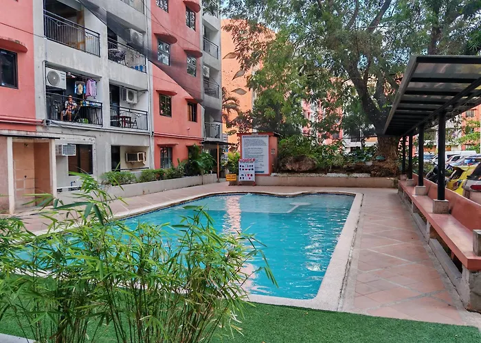 Condo Azur Suites E507 Near Airport, Netflix, Stylish, Cozy With Swimming Pool
