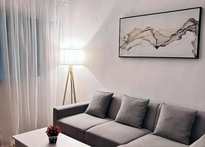 Cozy 2Br Condo Near Airport- Perfect For Travelers
