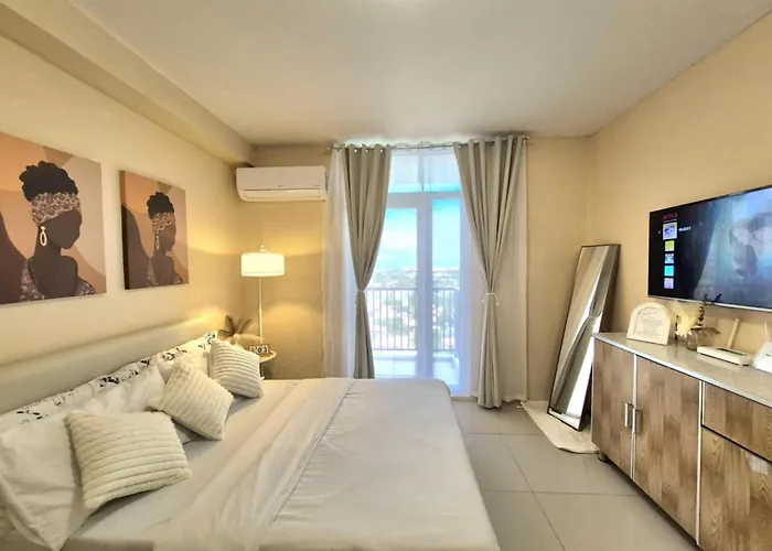 Snuggle In Bed Near Mactan Airport