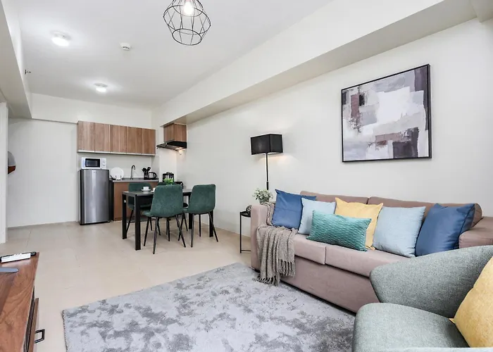 Furnished 1-Bedroom In Avida Towers Riala, Cebu It Park With Fast Wifi, Netflix, Pool And More