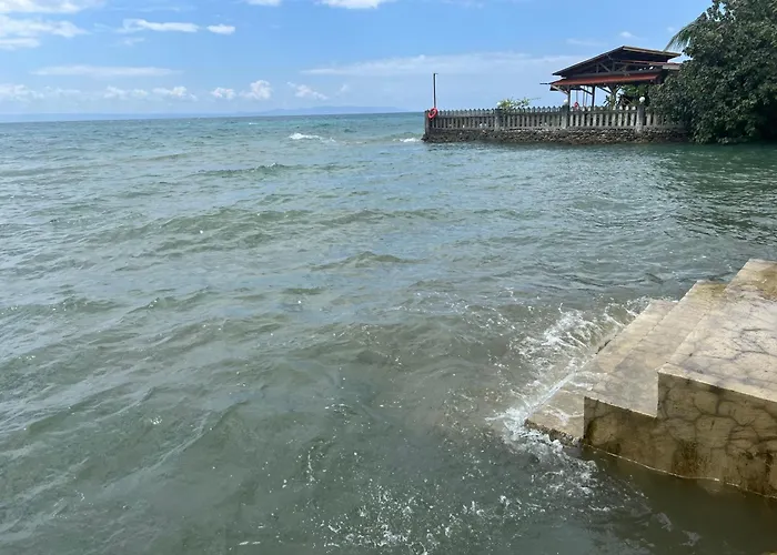 Simala Beach House Beachfront 4Br Retreat By The Sea