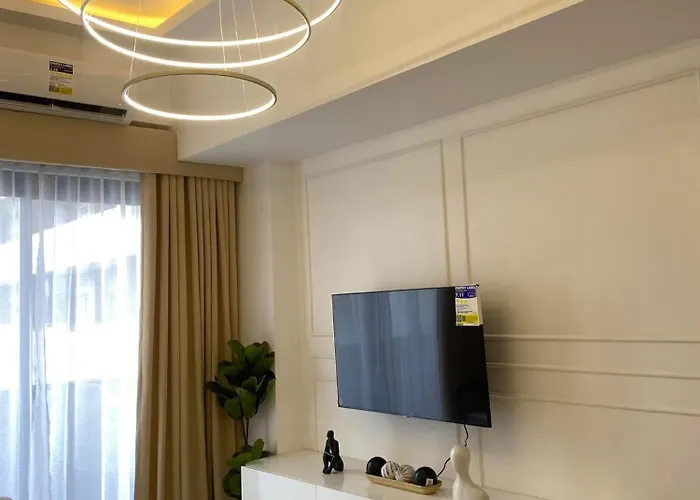 Cozy 1 Bedroom At Be Residences Condominium With Balcony Near It Park