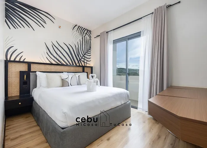 New Modern Pool Front Condo Near It Park