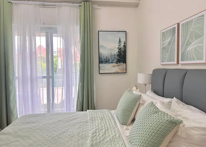 Modern Studio Unit Near Airport With Pool And Wifi