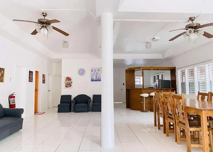 Luna Oslob Travellers Inn - Rest House