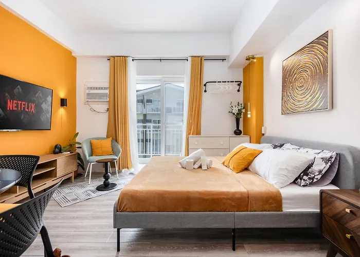 Stylish Condo Near Airport- Poolview Amani Grand