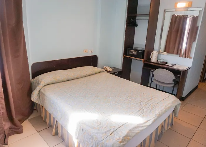 Crowne Garden Hotel