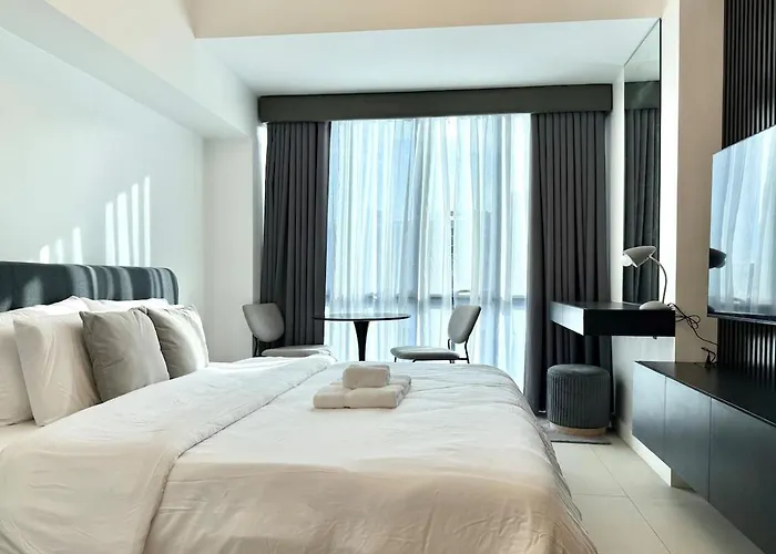 38 Park Studio With King Bed, Pool, Gym & Netflix