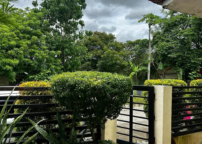Beautiful Home With Garden In Carcar