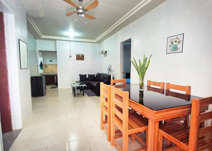 Isla Vida Guesthouse