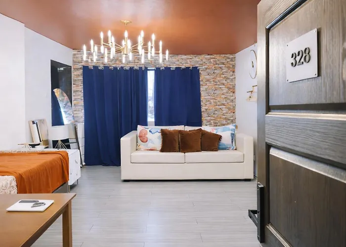 Near Airport Beach Swimmingpool Hotshower Noelevator Plumera Mactan Condo