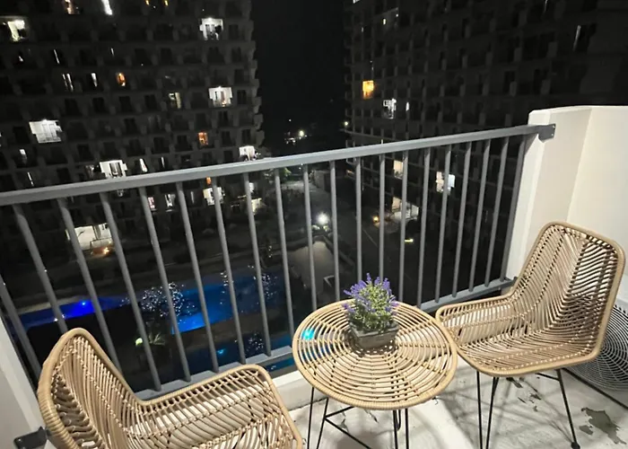 Saekyung Charming Condo With Pool And City Views