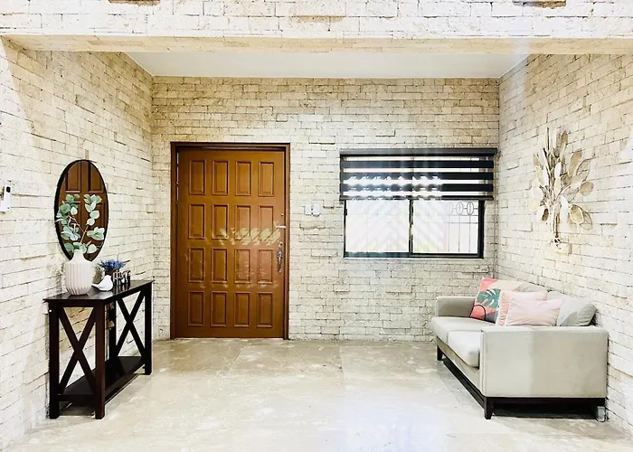 4Br Huge House Up To 30Px With 2 Car Park Cebu City
