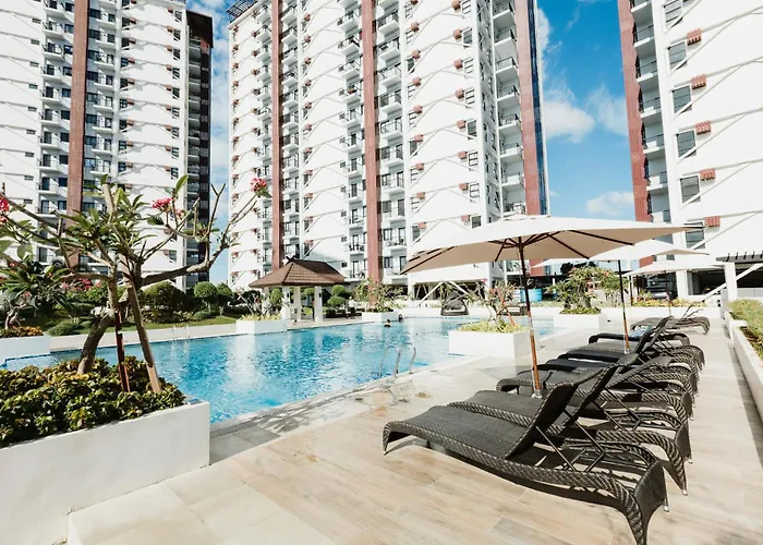 Resort-Style Condo, Near Airport, Pool, Fast Wifi, Netflix & Disney