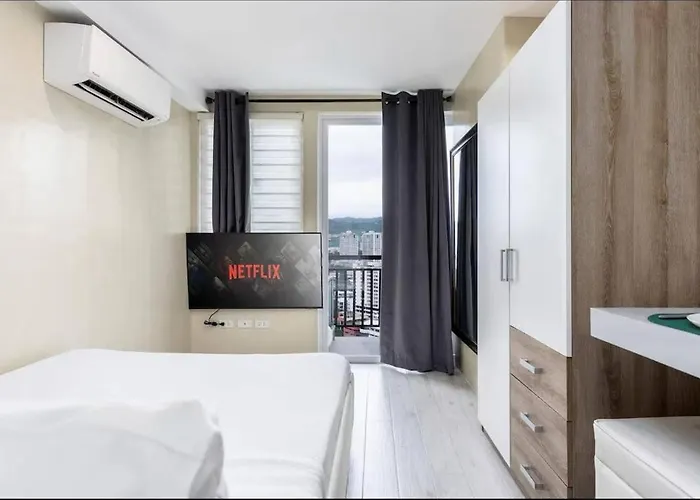 Cozy Studio With Balcony Just A Walk To Ayala
