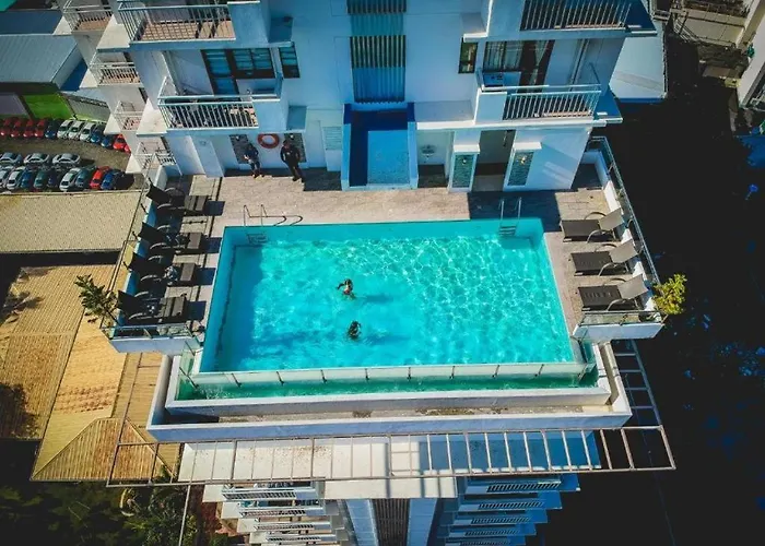 Mabolo Garden Flats - Quiet Modern Studio With Balcony Pool Jogging Trail Near Malls And It Park