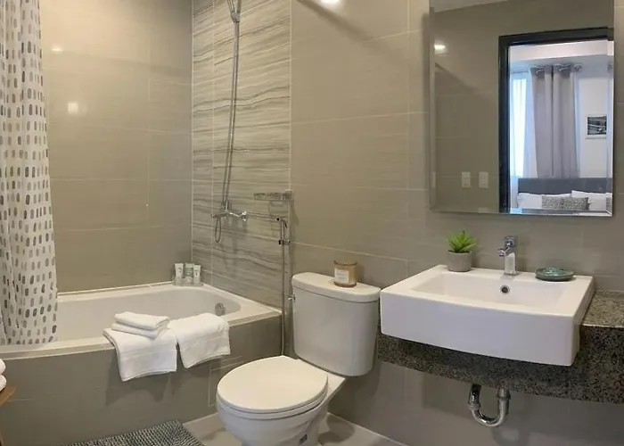 Mactan Newtown Seaview Condo With Pool View & Beach Access