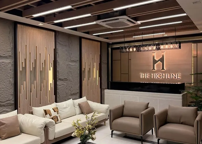 Cozy Studio With Workspace At The Highline Residences