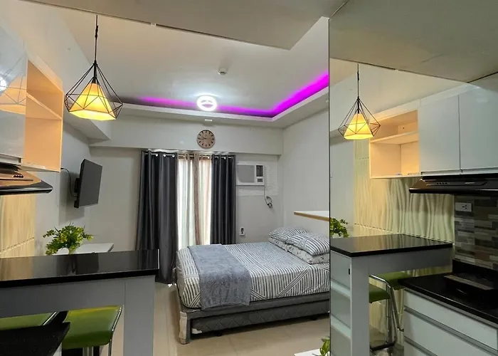 La Maria Rentals - Queen Bed With Queen Pull-Out Bed With Balcony, Across Sm City