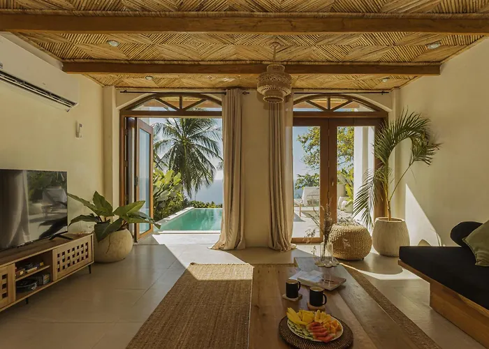 Native Villa With Pool At Kalumo Lodge