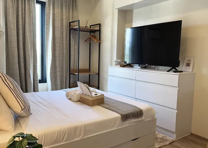 Modern Studio Near It Park With Pool & Fast Wifi - The Median